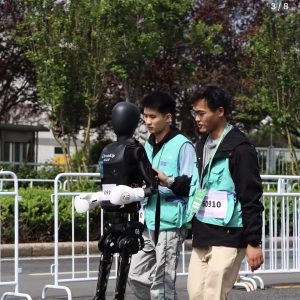 Low-profile version of the intelligent robot